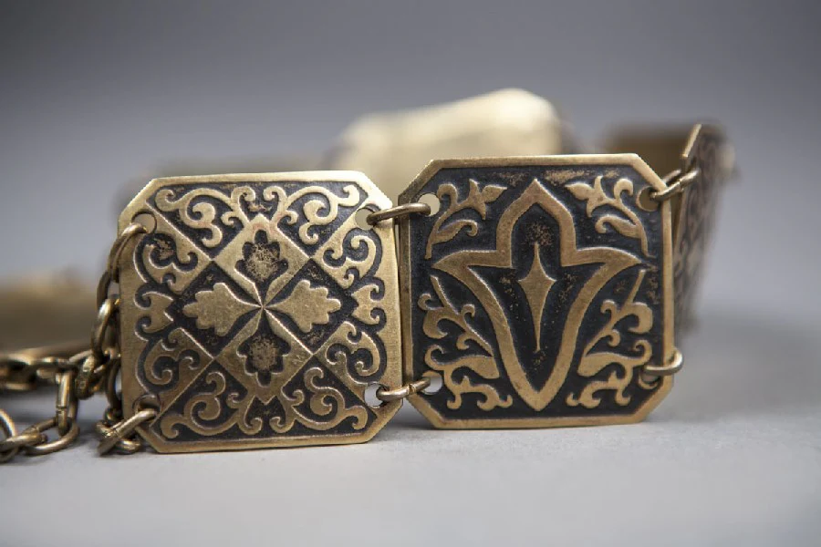 Etched Women's Stainless Steel Belt - Image 3