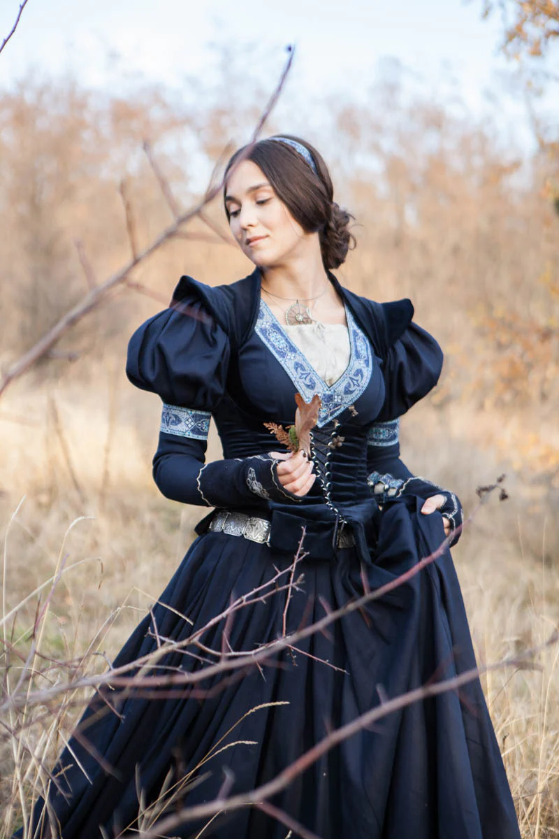 WOMEN'S MEDIEVAL CLOTHING