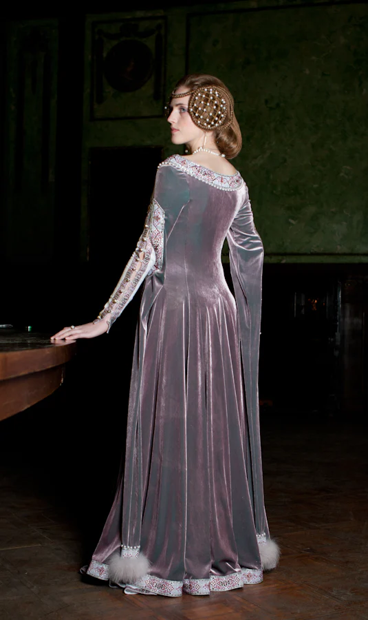 Lady Rowena Velvet Medieval Dress - Image 3